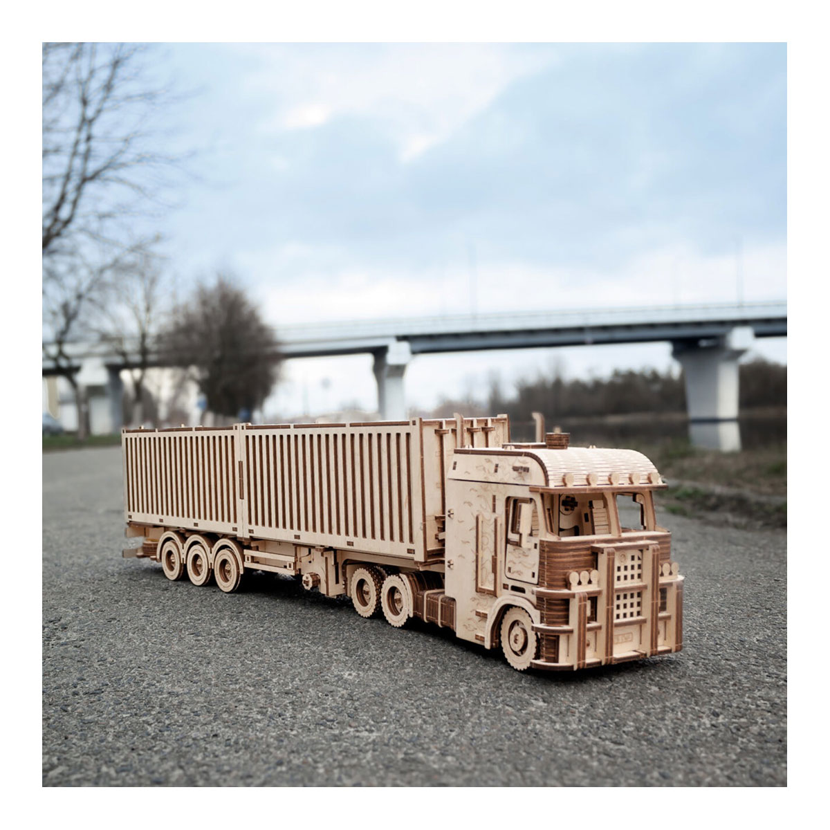3D-Holzpuzzle Road King LKW mit Container 3D-Holzpuzzle Road King LKW mit Container